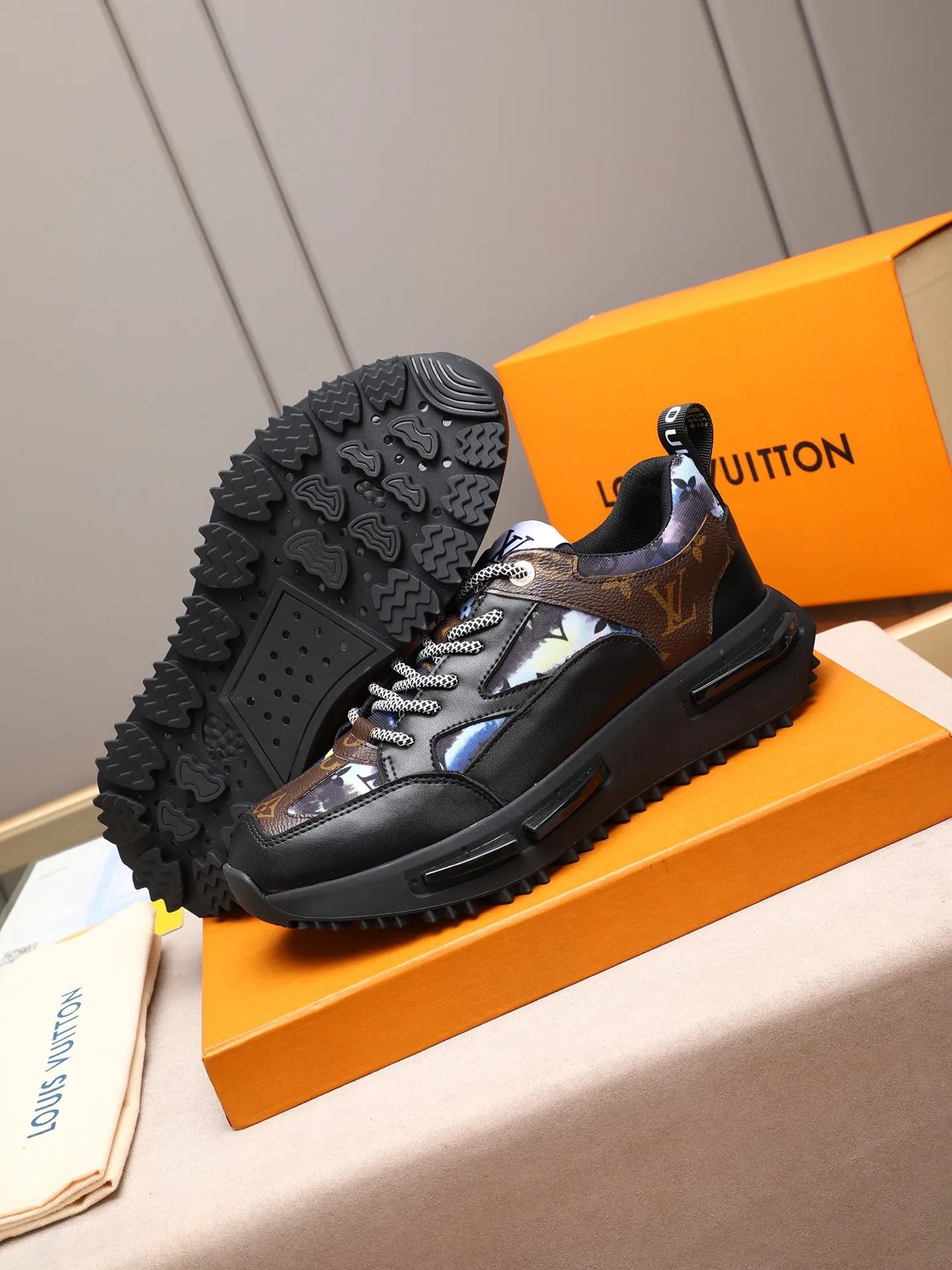 Men's shoes 💰460 [LV] Made of imported L special fabric spliced ​​with cowhide and comfortable mesh lining. Privately molded foam TPU outsole, super light and comfortable on the feet! Perfect last shape, generous and fashionable design, 4 colors available! Code number: 38–44 (45 customized